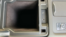 Land Rover Discovery 3.0 D300 Dynamic SE 5dr Auto Diesel Station Wagon